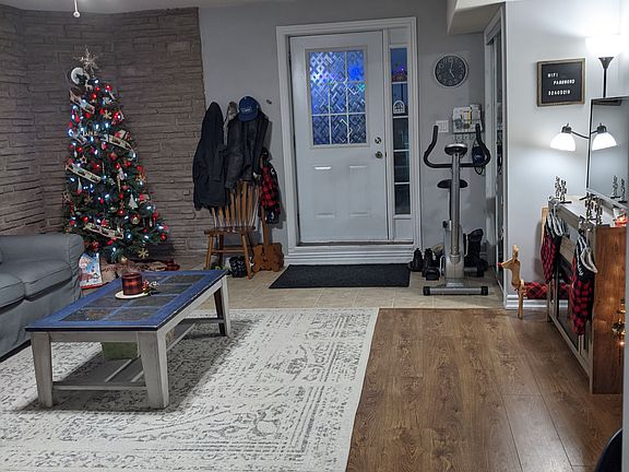 2nd image of 2 Hoddle Cres