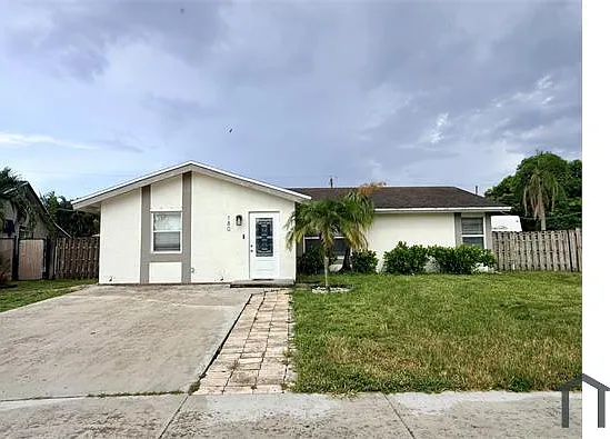 180 SW 32nd Ter