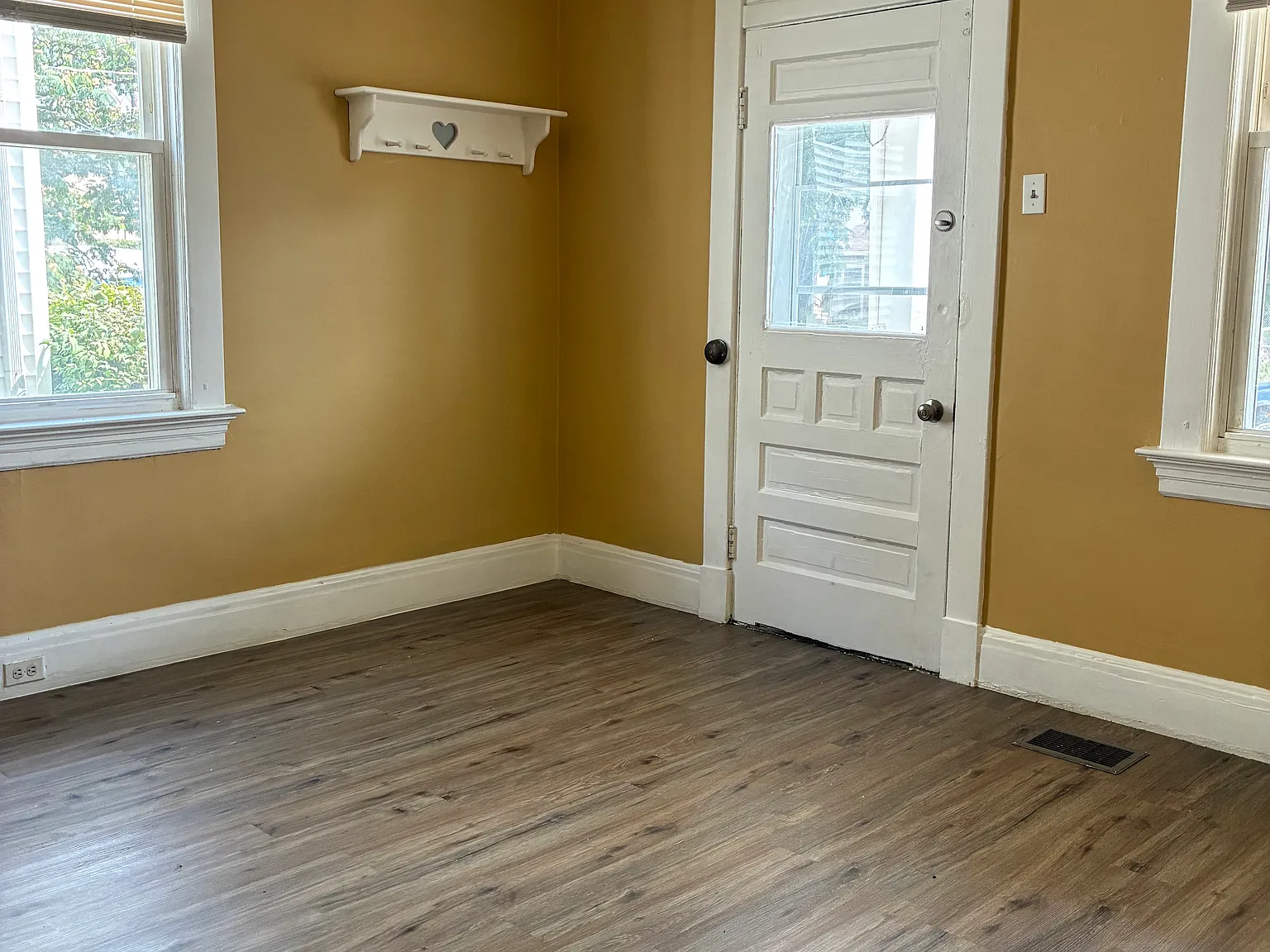 2 bed, 1.5 bath, $1,250 — Photo 2