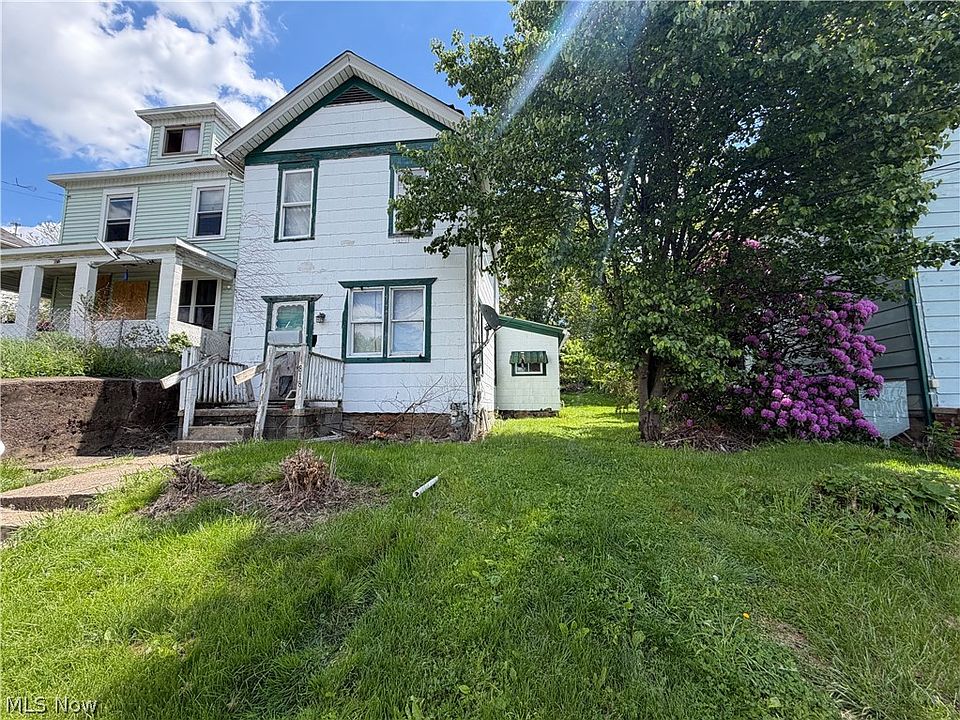 1st image of 818 Riverview St