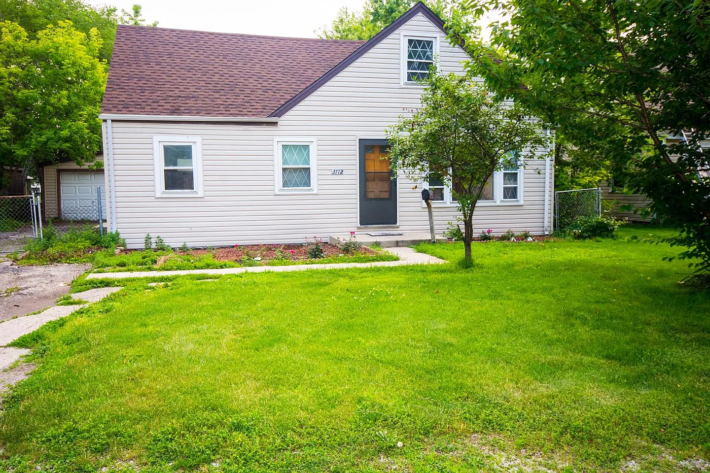 3112 N Wolf Rd photo 1