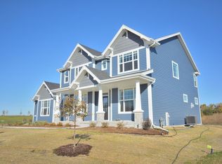 8040 W Preserve Pkwy, Mequon, WI