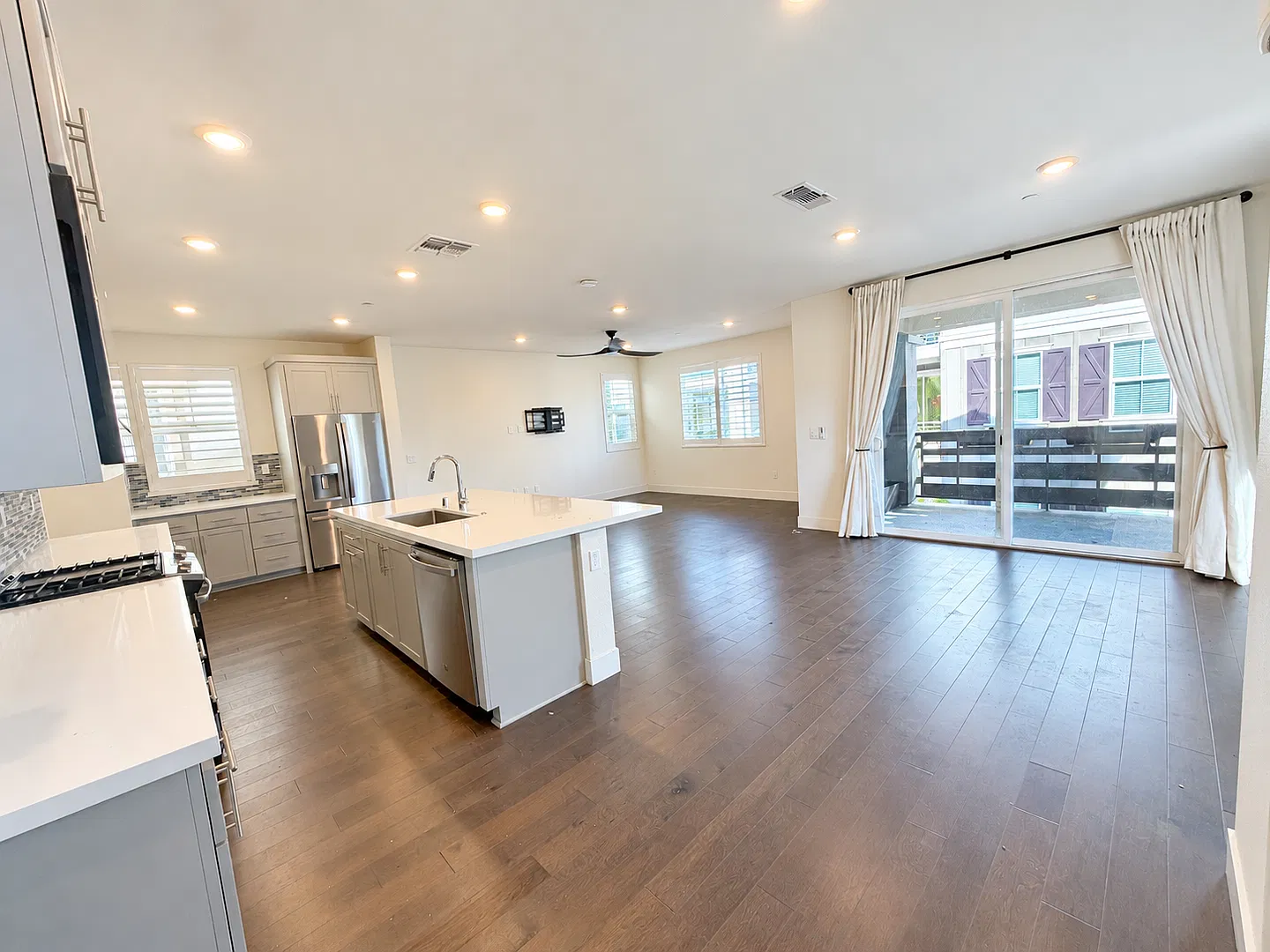 Stunning 4-Bedroom, 4.5-Bathroom, Three-Story Home in Newark! — Photo 3