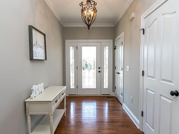 4th image of 4073 Port Royal Dr