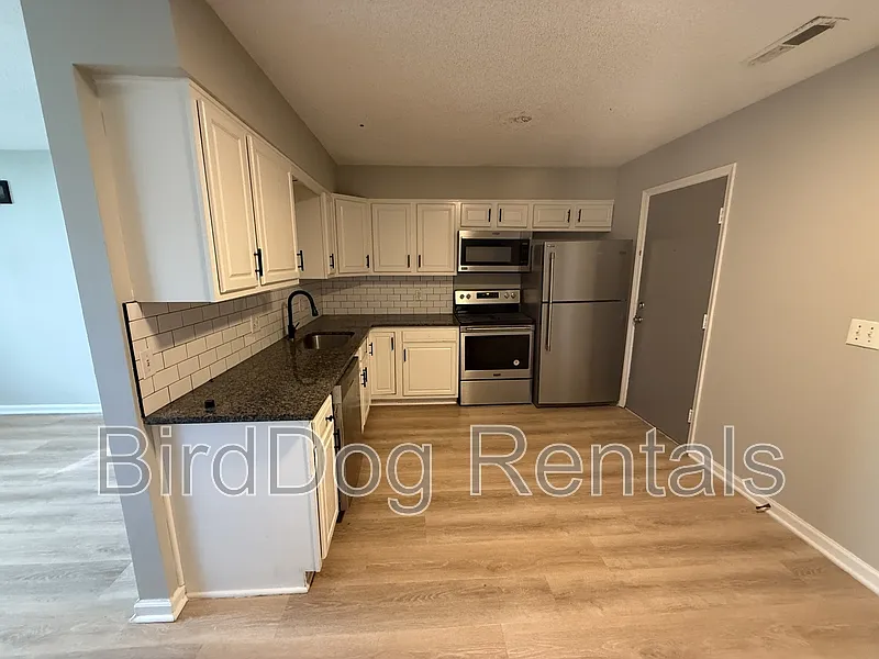 2 bed, 1.0 bath, 800 sqft, $1,250 — Photo 4