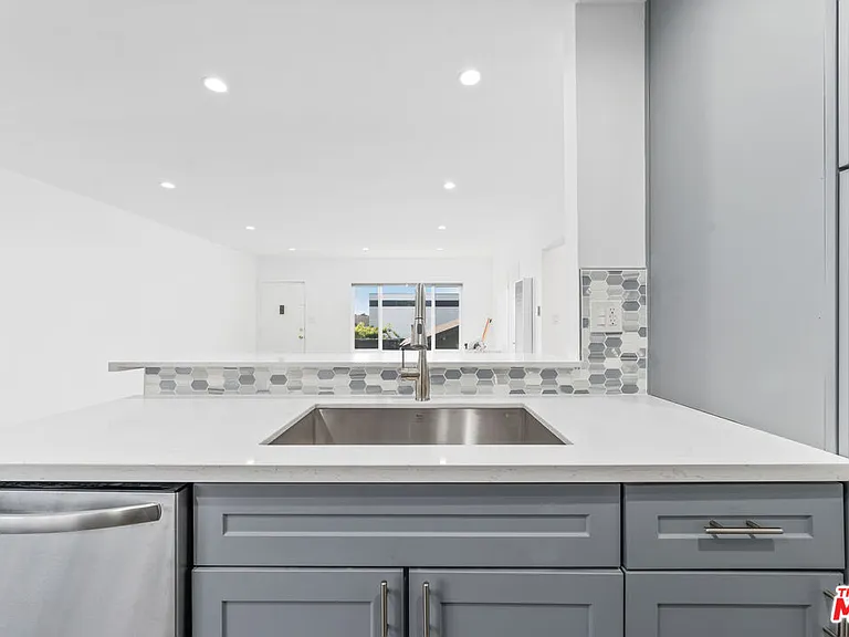646 Tularosa Dr #4 — Photo 12