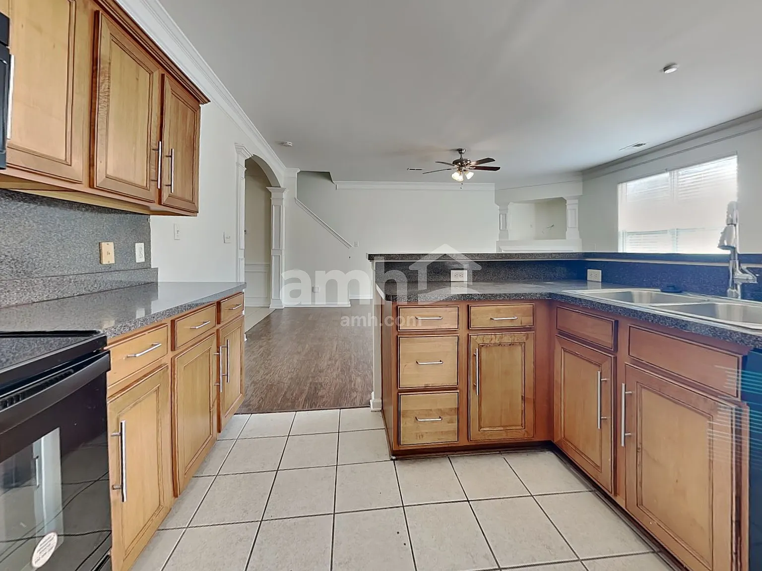 3 bed, 2.5 bath, 1837 sqft, $2,145 — Photo 4