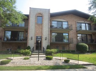 4113 W 93rd Pl APT 1B, Oak Lawn, IL 60453
