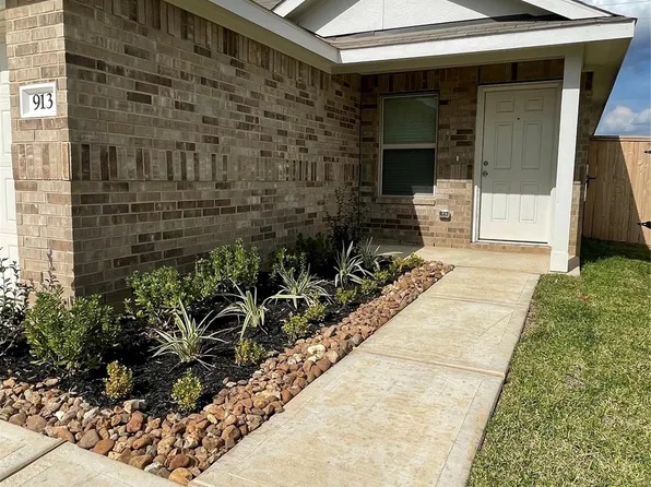 913 Gentle Moss Dr, Magnolia, TX 77354