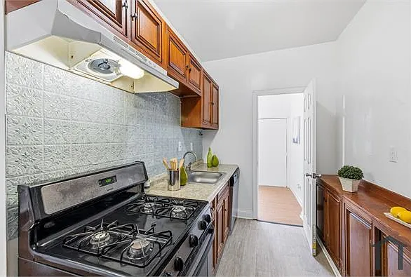 3310 Warder St NW — Photo 7
