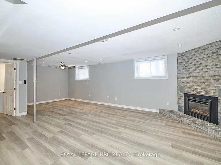 100 Larchwood Cir — Photo 2