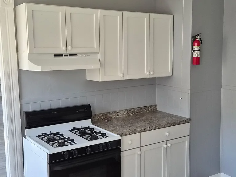 16 Plaza Ave — Photo 3