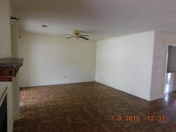 4th image of 803 Greencastle Dr #803
