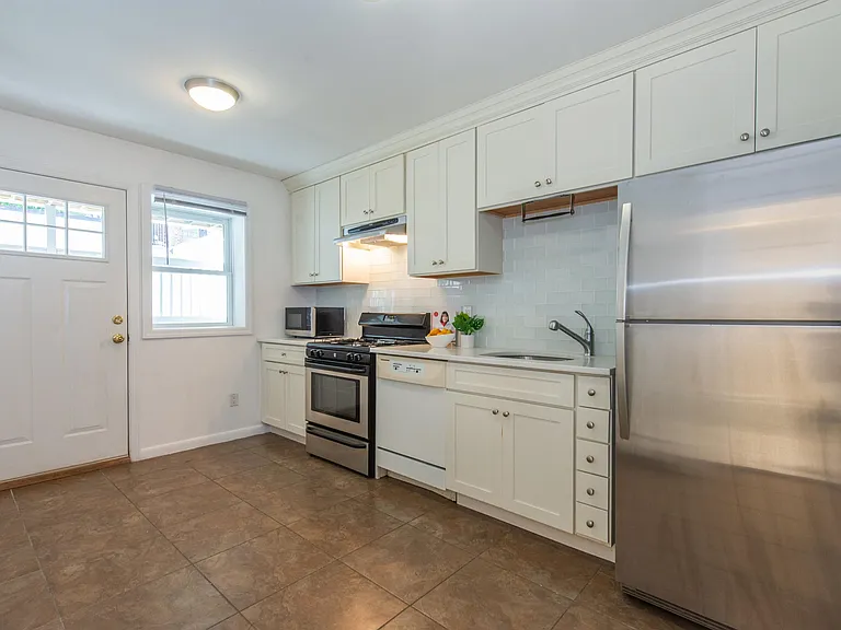 61 Bright St #B — Photo 2