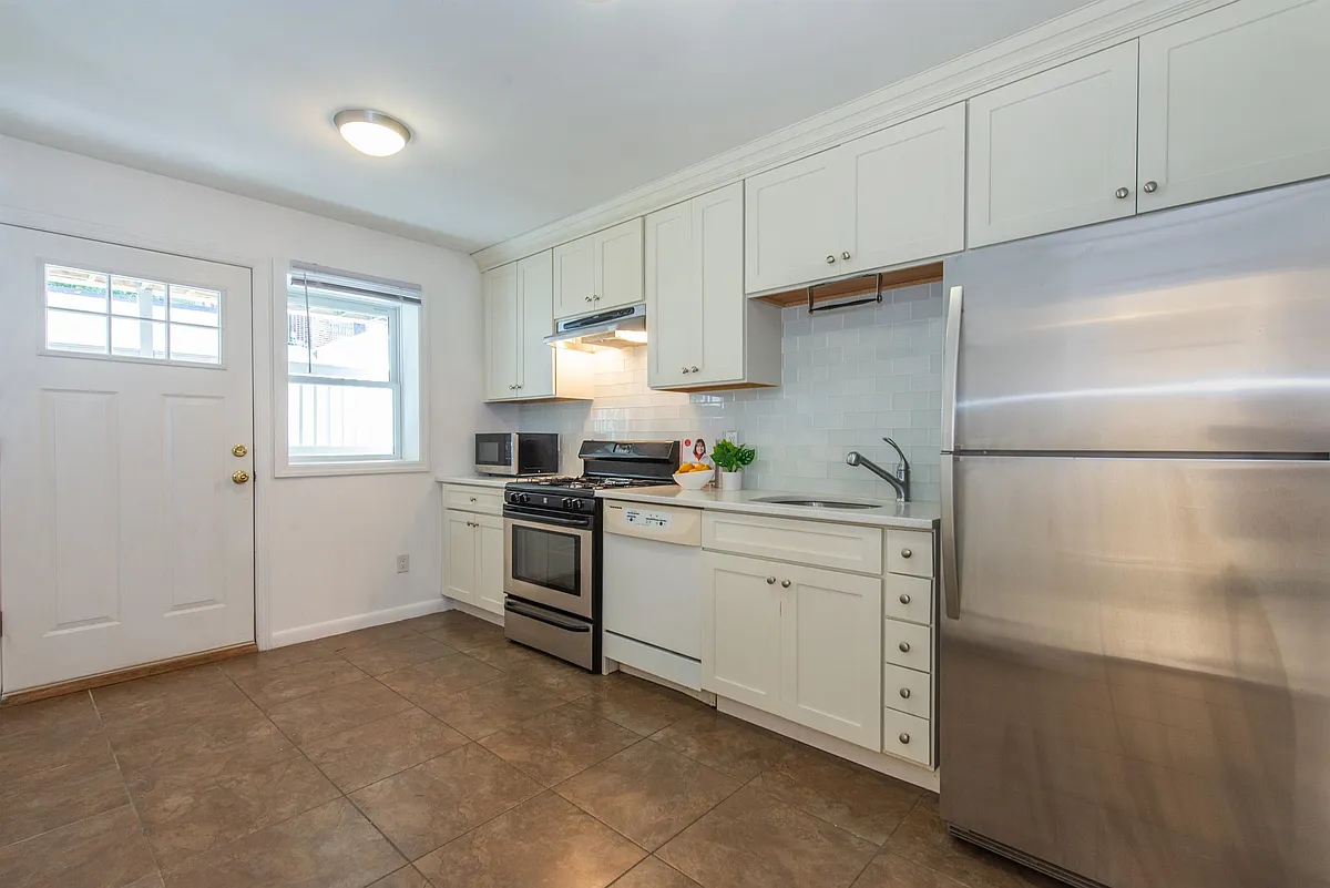 Building Photo - 61 Bright St #B