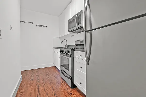 Sold by Mitra Hakimi Realty Group, LLC | media 10