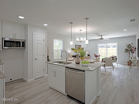 4th image of 3221 PINE Avenue