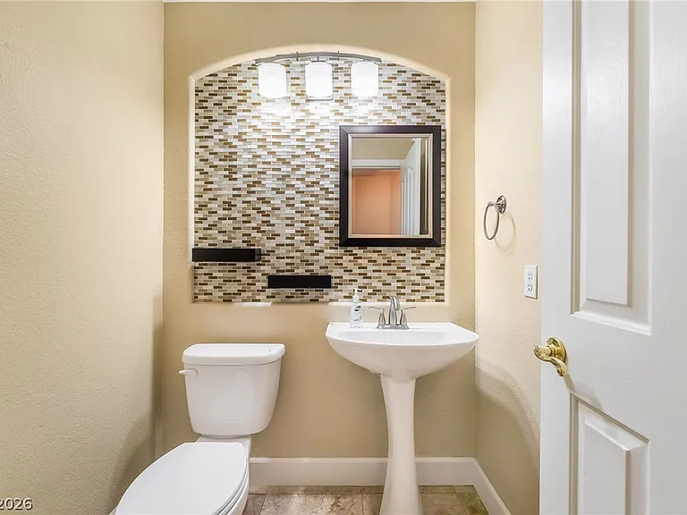 271 Pointe Ranier Ave — Photo 18