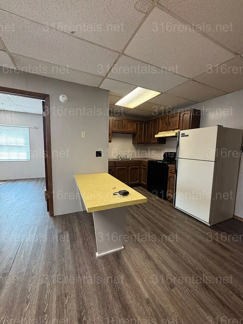 111 W Pine — Photo 3