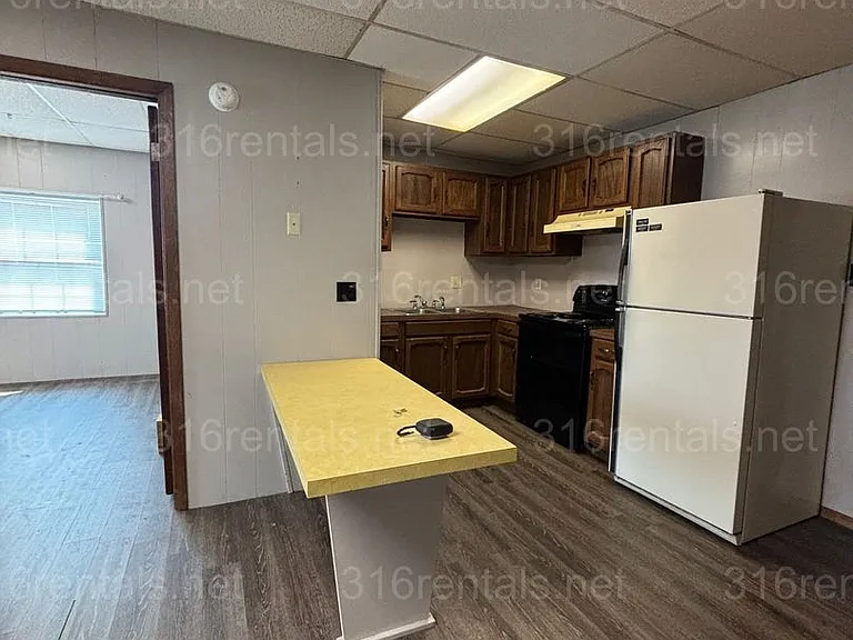 111 W Pine — Photo 3