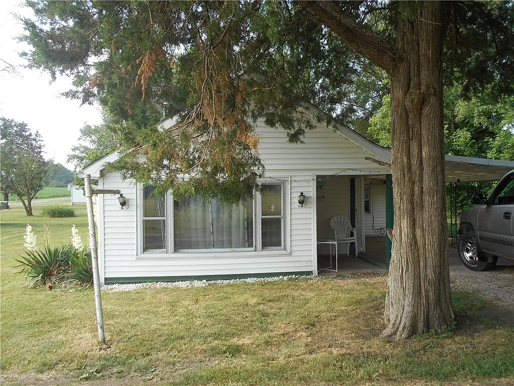 1220 Walnut Ave photo 1