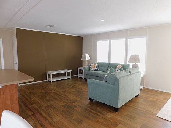 3rd image of 38134 Woodside Ln