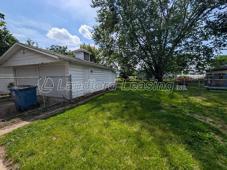 566 Jackson St — Photo 18