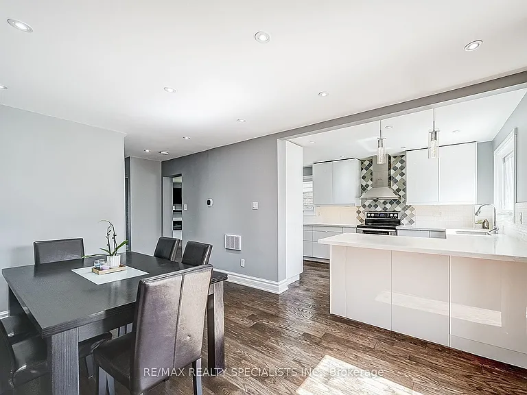 3148 Harris Cres #UPPER — Photo 6