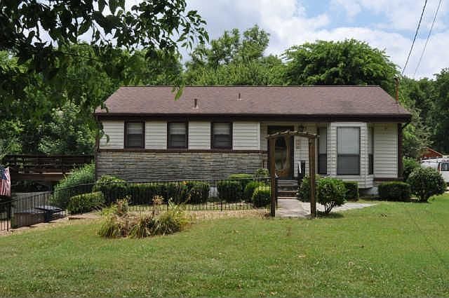 1st image of 828 Lemont Dr