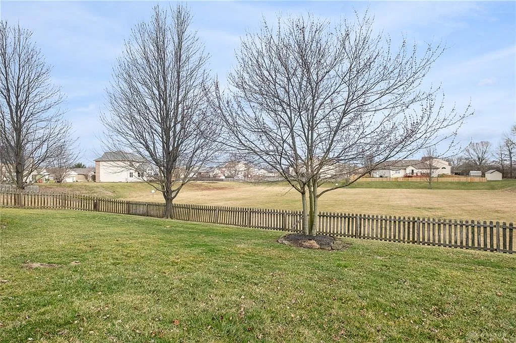 4 bed, 2.5 bath, 2048 sqft, $2,400 — Photo 3