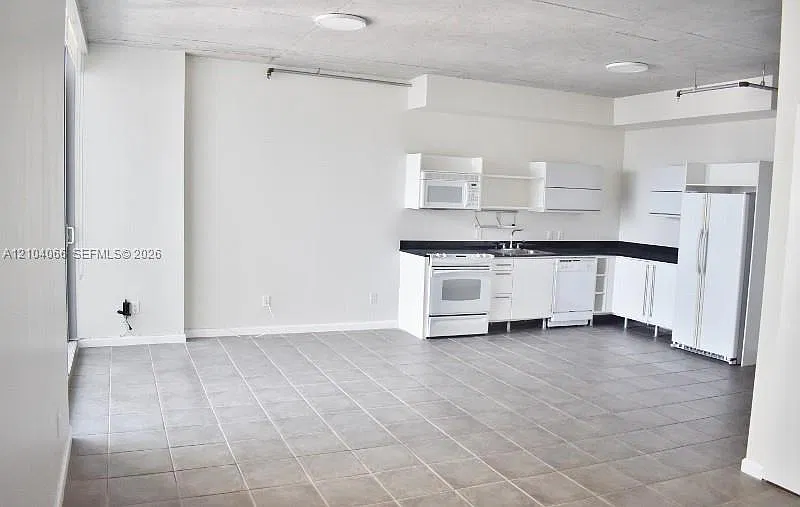 Neo Vertika Condo — Photo 3