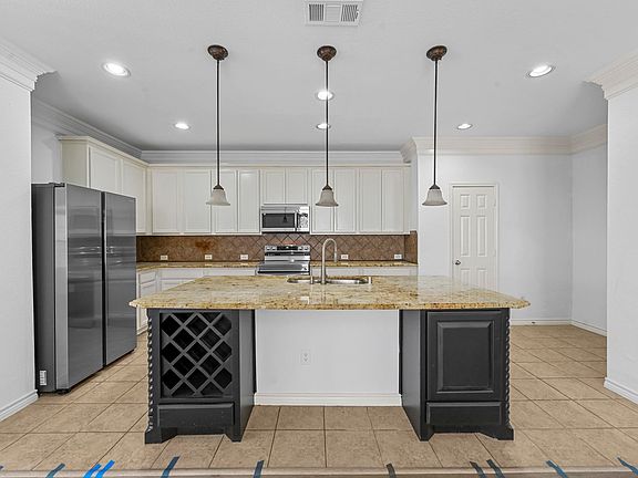 4th image of 6405 Hickory Hill Dr