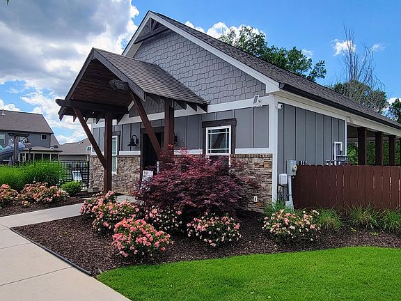 3rd image of 8586 Amberwing Cir
