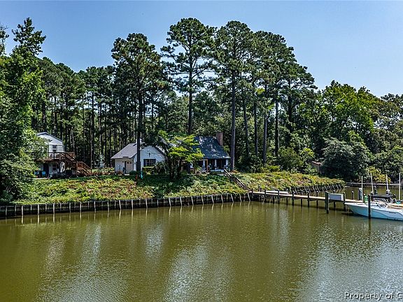 4th image of 270 Cove Dr