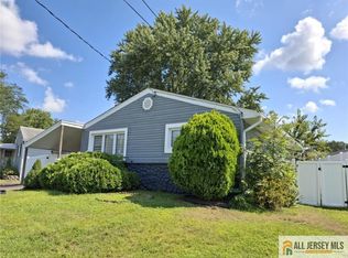 38 Hemlock Dr, Sayreville, NJ 08859