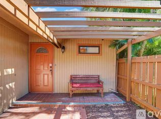 7864 NW 11th Pl, Fort Lauderdale, FL 33322