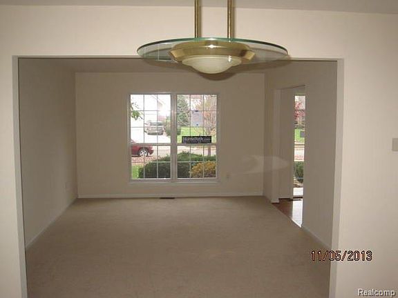 3rd image of 7527 Greenway Ln