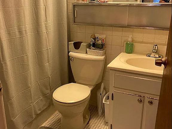5th image of 2827 N Cambridge Ave APT 304