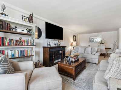 60 Hempstead Avenue #1E, Lynbrook, NY, 11563