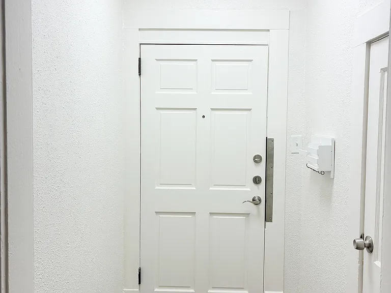 416 E Dewey Pl #6 — Photo 8