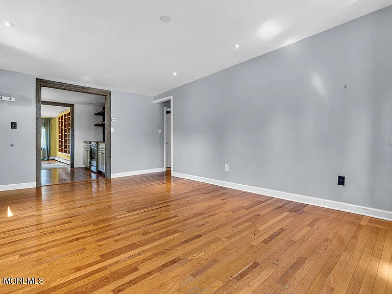 105 Longfellow Ave — Photo 9