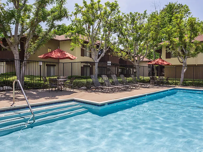 Country Hills Apartment Homes — Photo 8