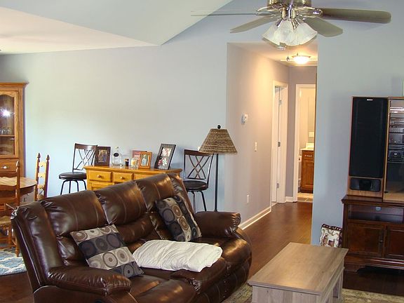 3rd image of 157 Brown Ln