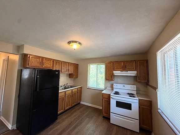 4th image of 5843 Monfort Hills Ave #4