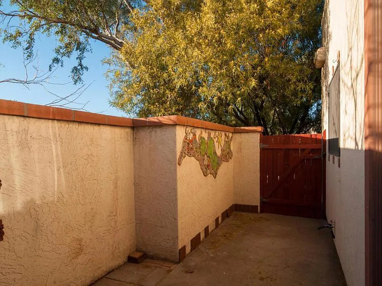 2477 N Ironwood Ridge Dr — Photo 15