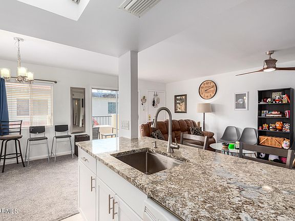 5th image of 1916 W MORNINGSIDE Drive #102