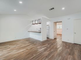 1305 Hollow Creek Dr, Austin, TX