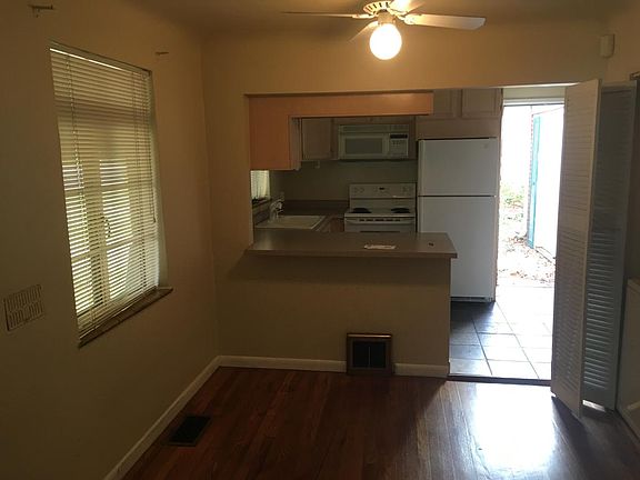 Dining/kitchen