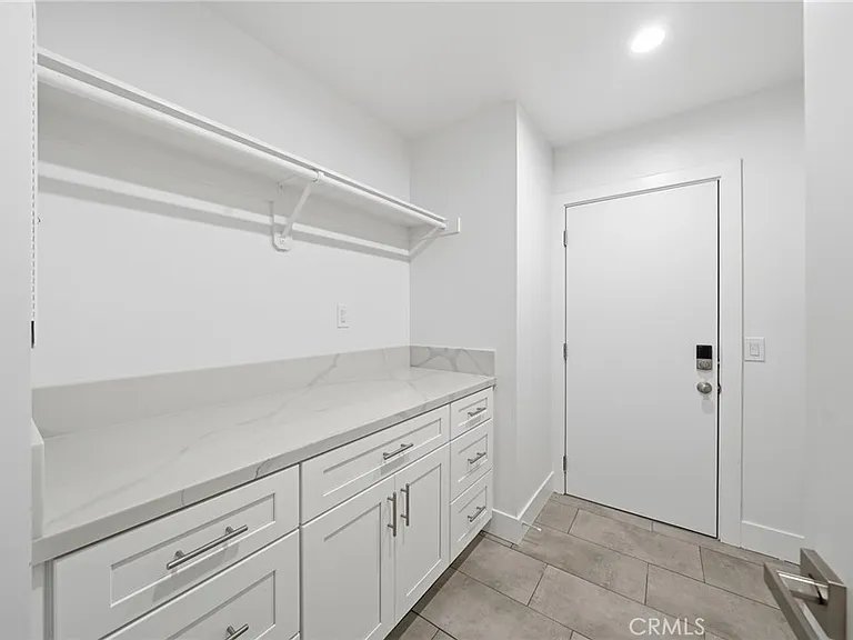 520 W Country Hls — Photo 27