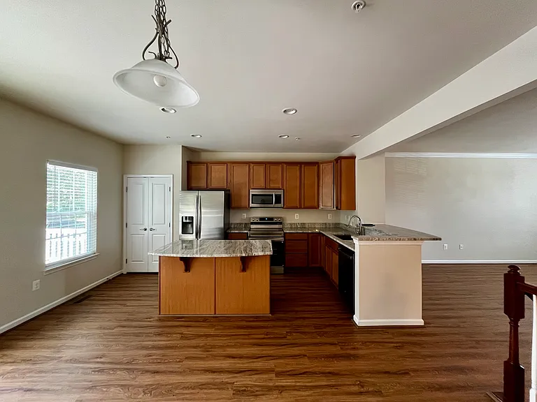 7676 Timbercross Ln — Photo 2